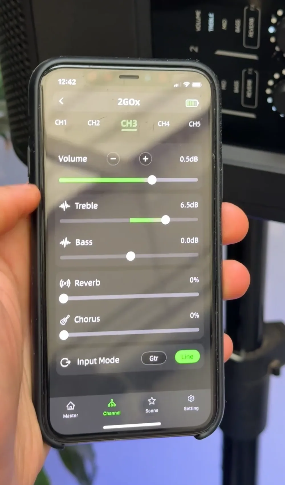 App de control del Vento 2GOx mostrando volumen, agudos, graves, reverb y chorus