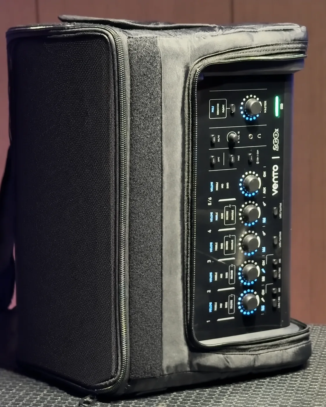 Vento 2GOx con su forro tipo morral, con acceso directo al panel de control